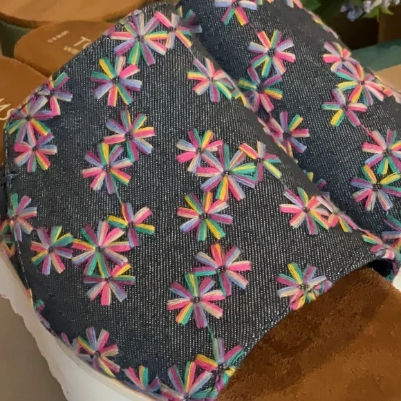 Toms Floral Patterned Mules - Picture 5 of 6